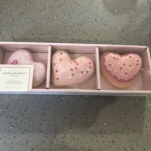Cupcakes and Cashmere Valentines Day Ceramic Heart Shape Donuts Set of 3 NEW